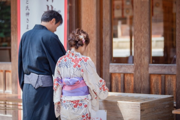 お賽銭っていくら供えるの？縁起のいい金額がいいの？