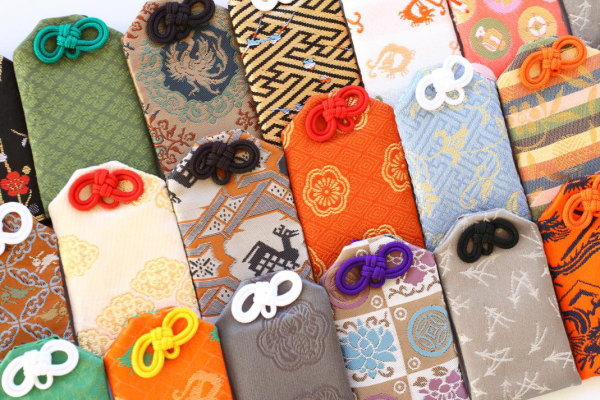 お守りの正しい持ち方は？期限はあるの？